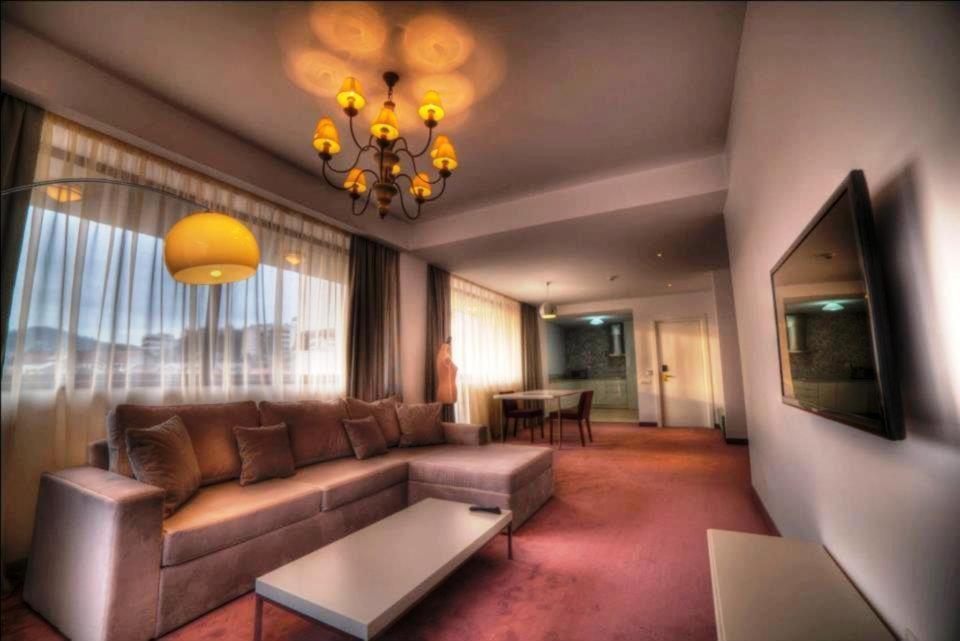 Apart Hotel Vlad Tepes Braşov Buitenkant foto