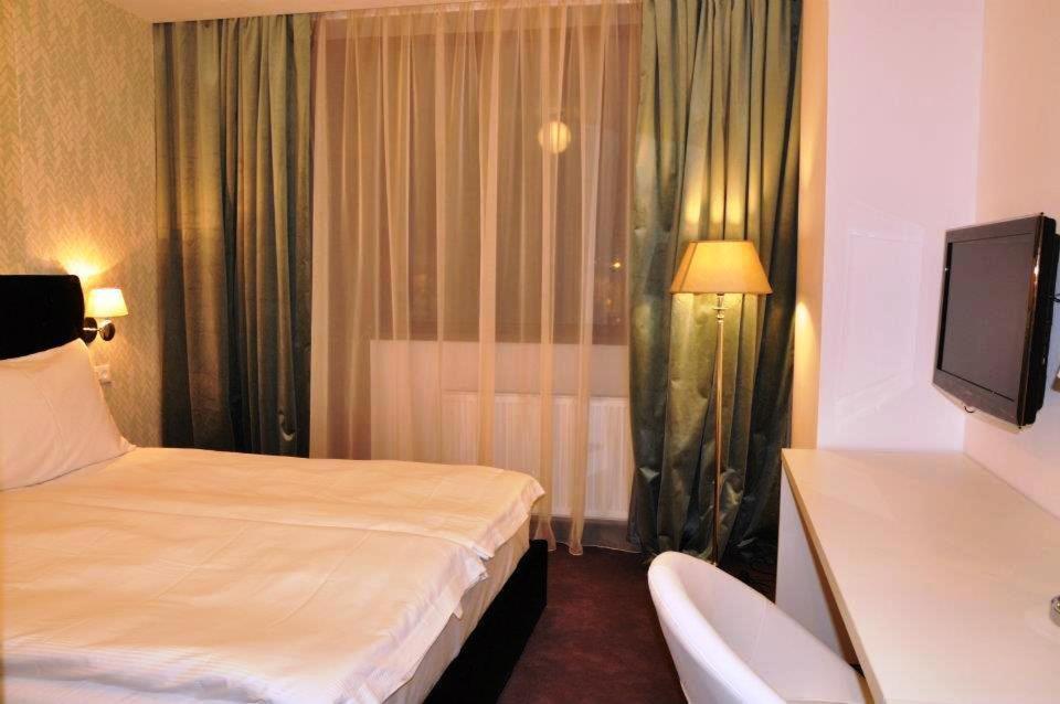 Apart Hotel Vlad Tepes Braşov Buitenkant foto