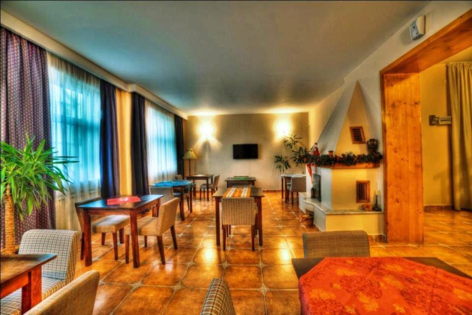 Apart Hotel Vlad Tepes Braşov Buitenkant foto