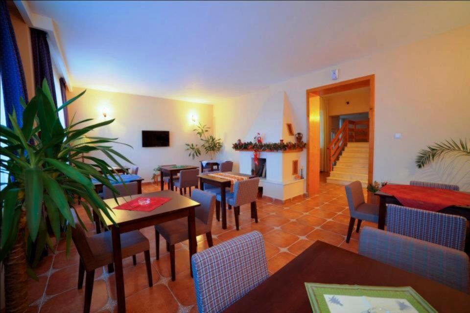 Apart Hotel Vlad Tepes Braşov Buitenkant foto