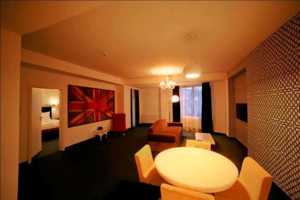 Apart Hotel Vlad Tepes Braşov Buitenkant foto