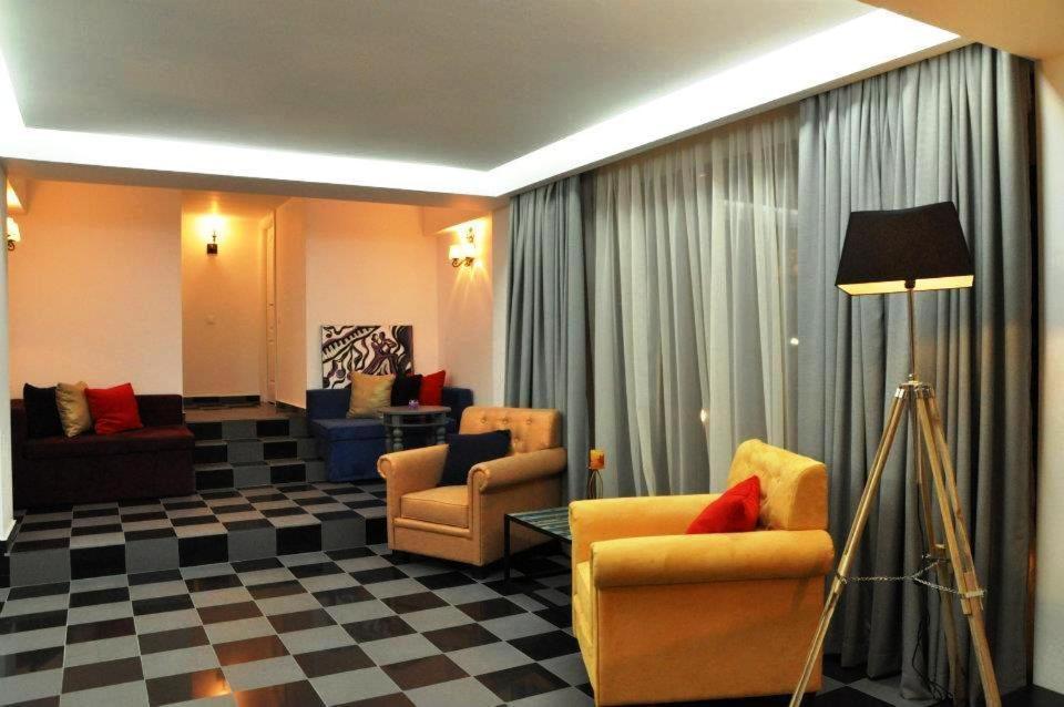 Apart Hotel Vlad Tepes Braşov Buitenkant foto