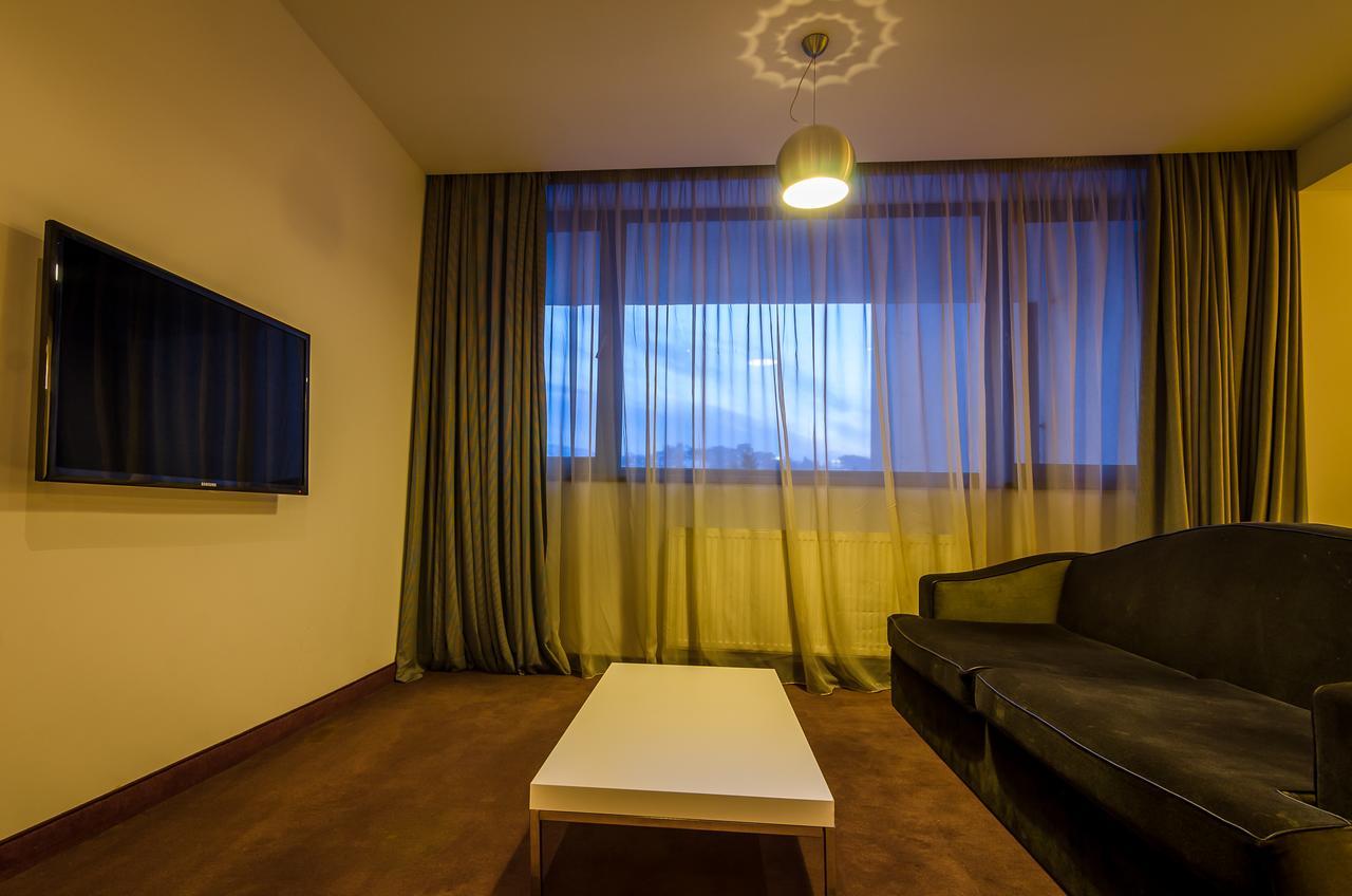 Apart Hotel Vlad Tepes Braşov Buitenkant foto