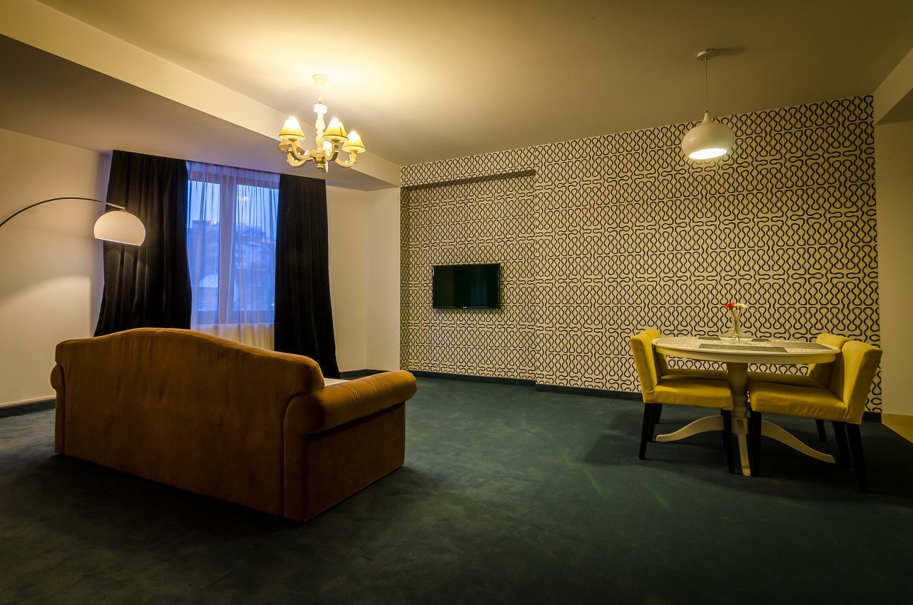 Apart Hotel Vlad Tepes Braşov Buitenkant foto